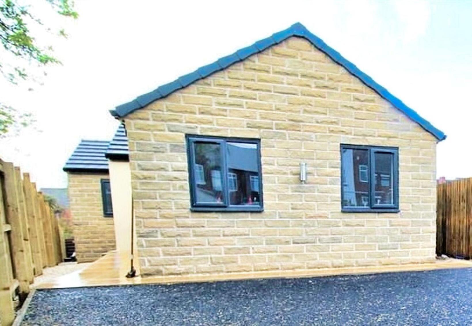 Rotherham - Rawmarsh - Great Customer Feedback - 2 Bed Bungalow - New Build - High End Furnishings - Wheel Chair Accessible - Large Enclosed Garden - Dog Friendly المظهر الخارجي الصورة