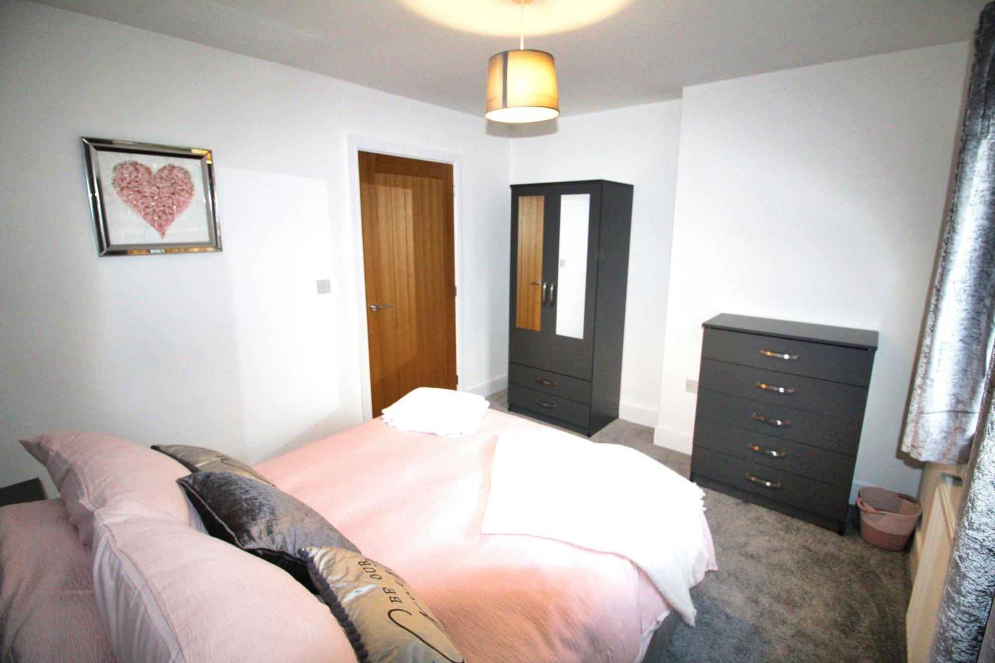 Rotherham - Rawmarsh - Great Customer Feedback - 2 Bed Bungalow - New Build - High End Furnishings - Wheel Chair Accessible - Large Enclosed Garden - Dog Friendly المظهر الخارجي الصورة