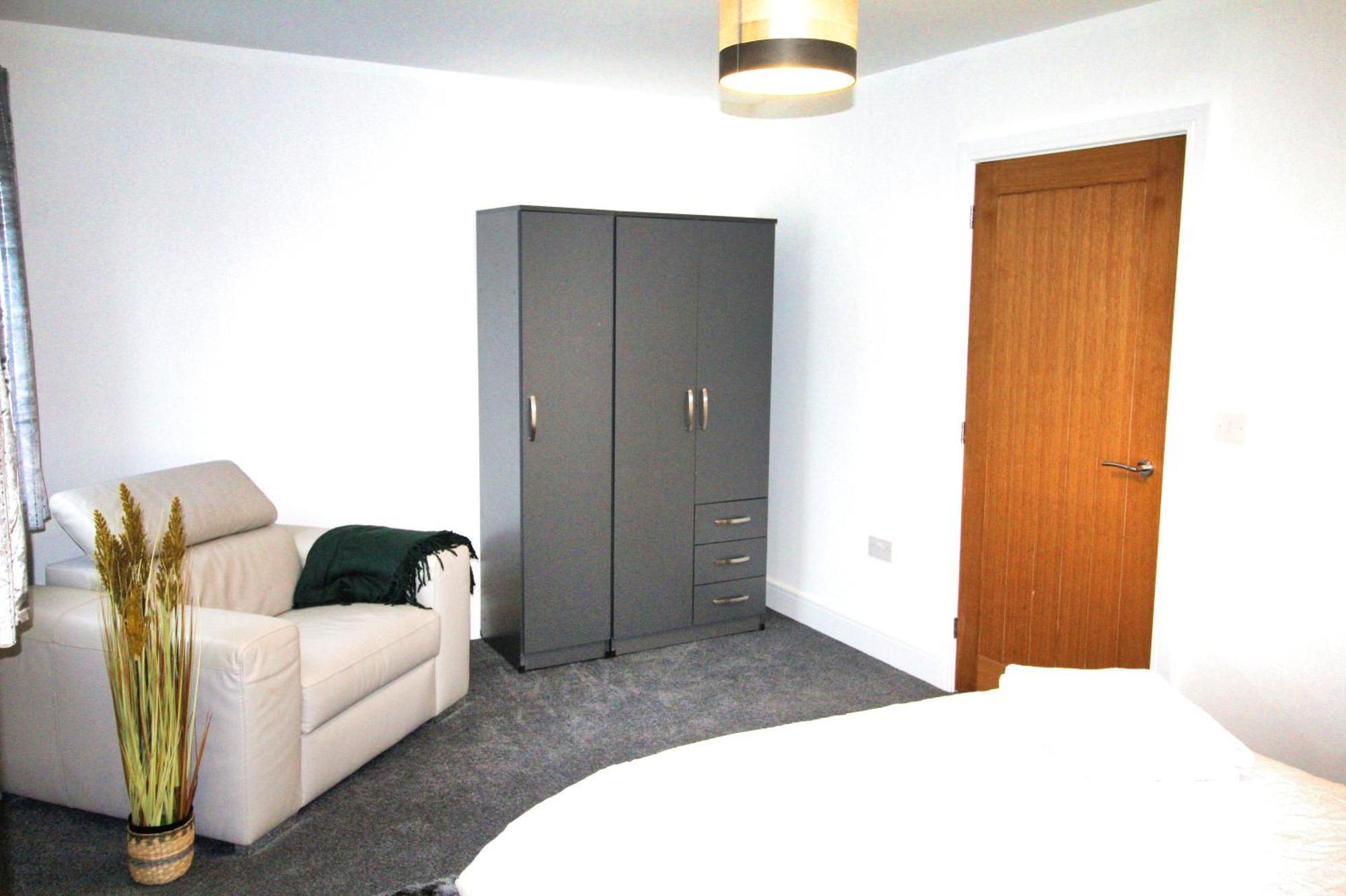 Rotherham - Rawmarsh - Great Customer Feedback - 2 Bed Bungalow - New Build - High End Furnishings - Wheel Chair Accessible - Large Enclosed Garden - Dog Friendly المظهر الخارجي الصورة