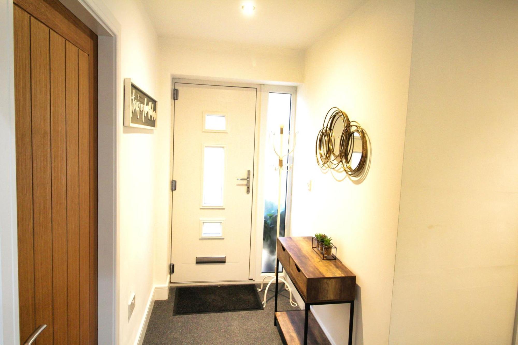Rotherham - Rawmarsh - Great Customer Feedback - 2 Bed Bungalow - New Build - High End Furnishings - Wheel Chair Accessible - Large Enclosed Garden - Dog Friendly المظهر الخارجي الصورة