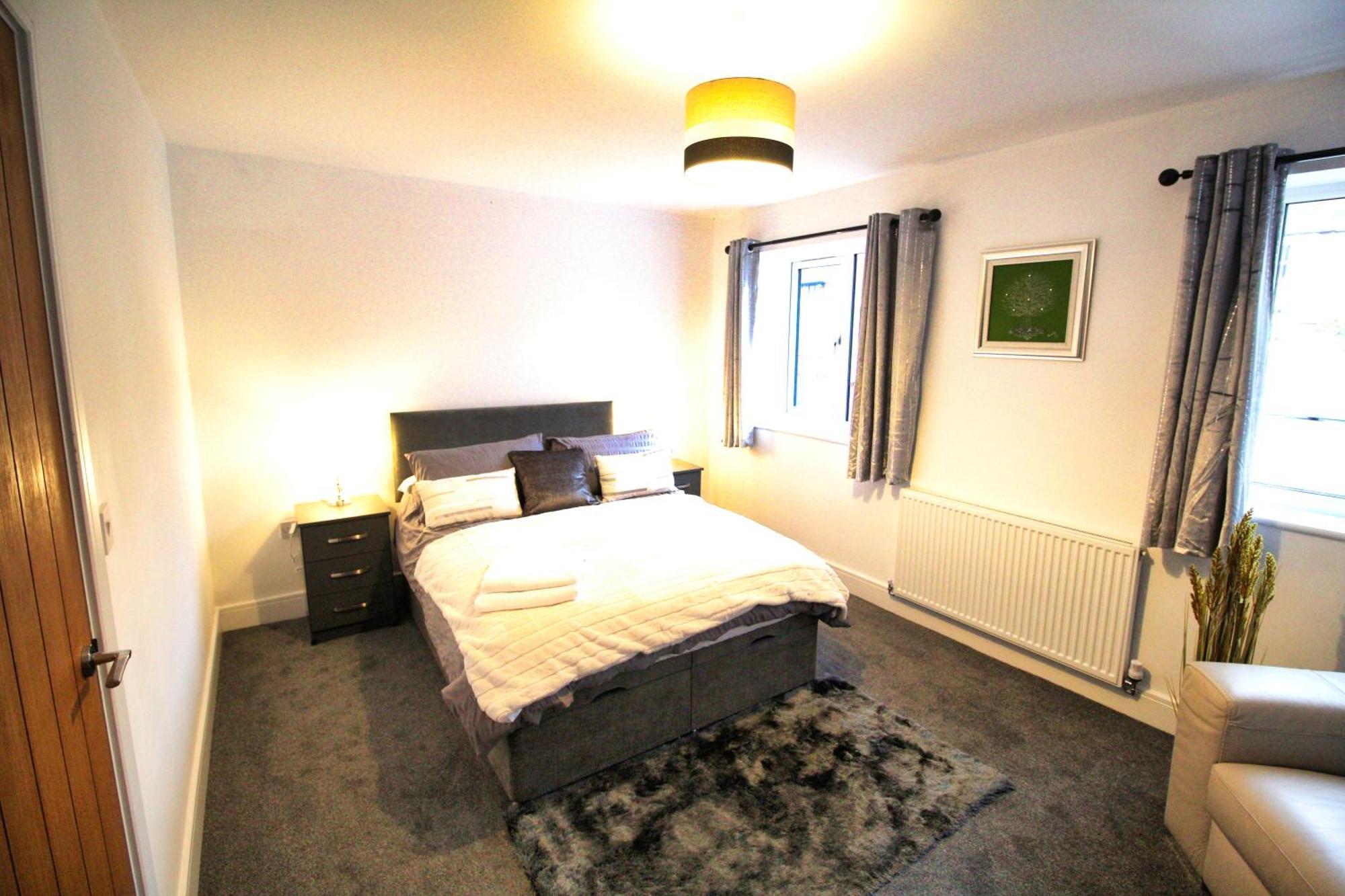 Rotherham - Rawmarsh - Great Customer Feedback - 2 Bed Bungalow - New Build - High End Furnishings - Wheel Chair Accessible - Large Enclosed Garden - Dog Friendly المظهر الخارجي الصورة