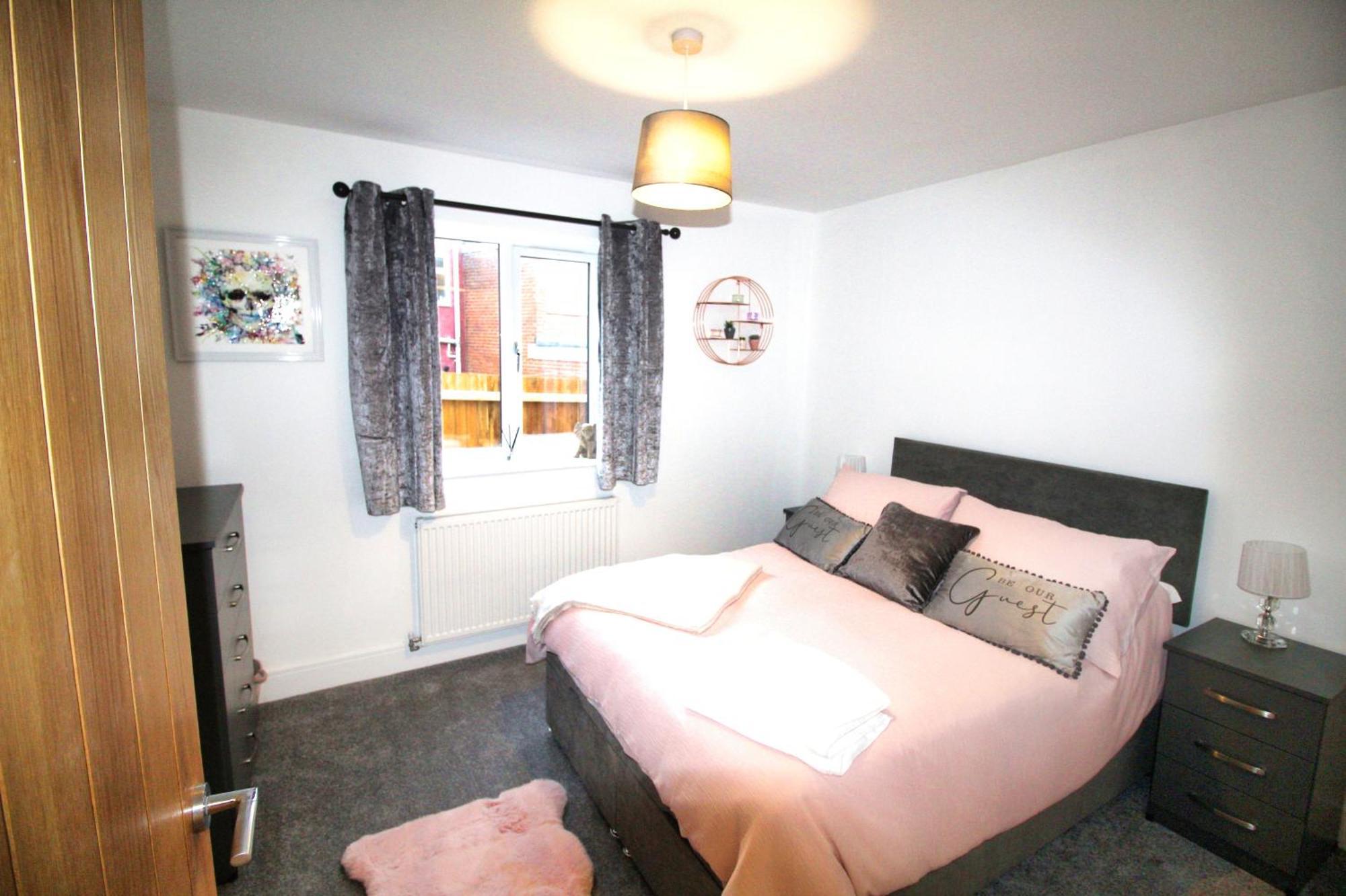 Rotherham - Rawmarsh - Great Customer Feedback - 2 Bed Bungalow - New Build - High End Furnishings - Wheel Chair Accessible - Large Enclosed Garden - Dog Friendly المظهر الخارجي الصورة