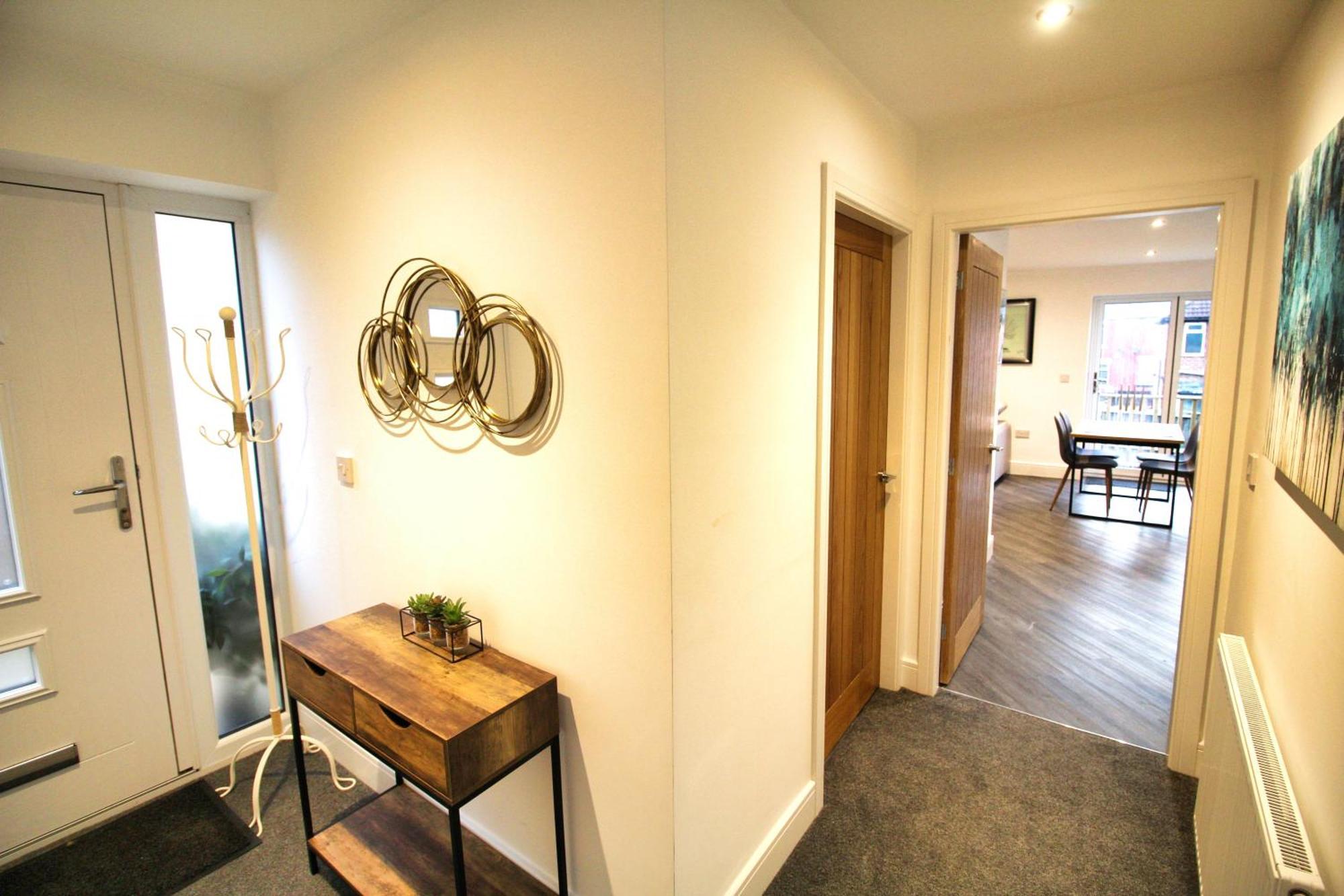 Rotherham - Rawmarsh - Great Customer Feedback - 2 Bed Bungalow - New Build - High End Furnishings - Wheel Chair Accessible - Large Enclosed Garden - Dog Friendly المظهر الخارجي الصورة