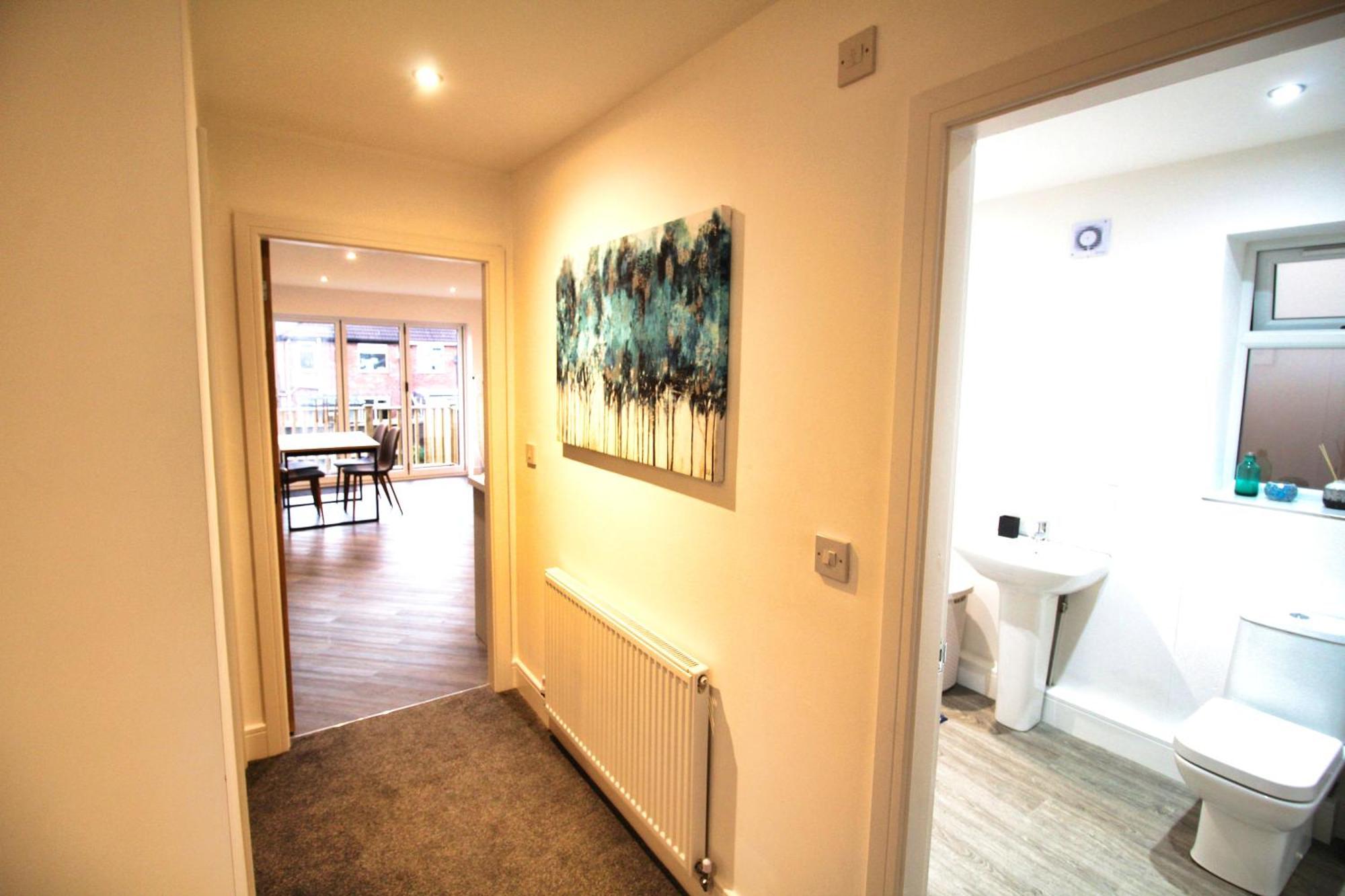 Rotherham - Rawmarsh - Great Customer Feedback - 2 Bed Bungalow - New Build - High End Furnishings - Wheel Chair Accessible - Large Enclosed Garden - Dog Friendly المظهر الخارجي الصورة